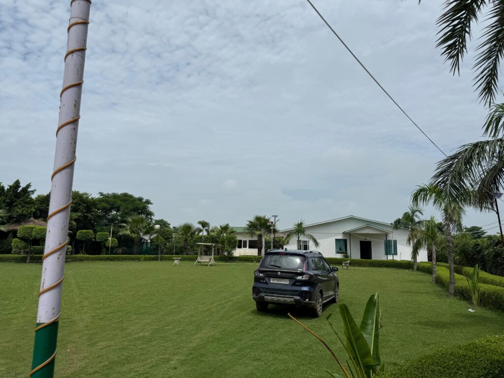 Farms housein noida